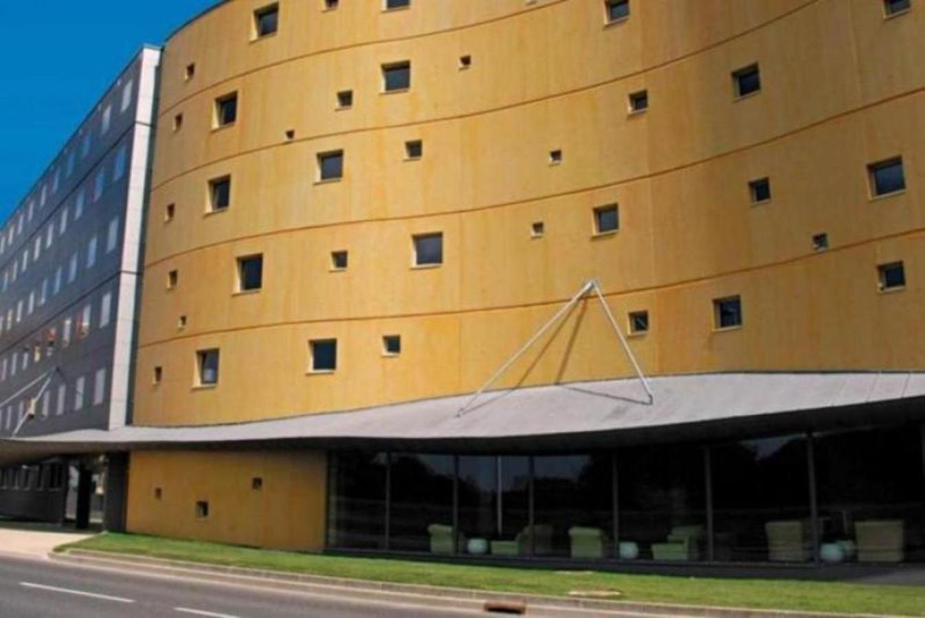 Standing Hotel Suites By Actisource Roissy-en-France Exterior foto
