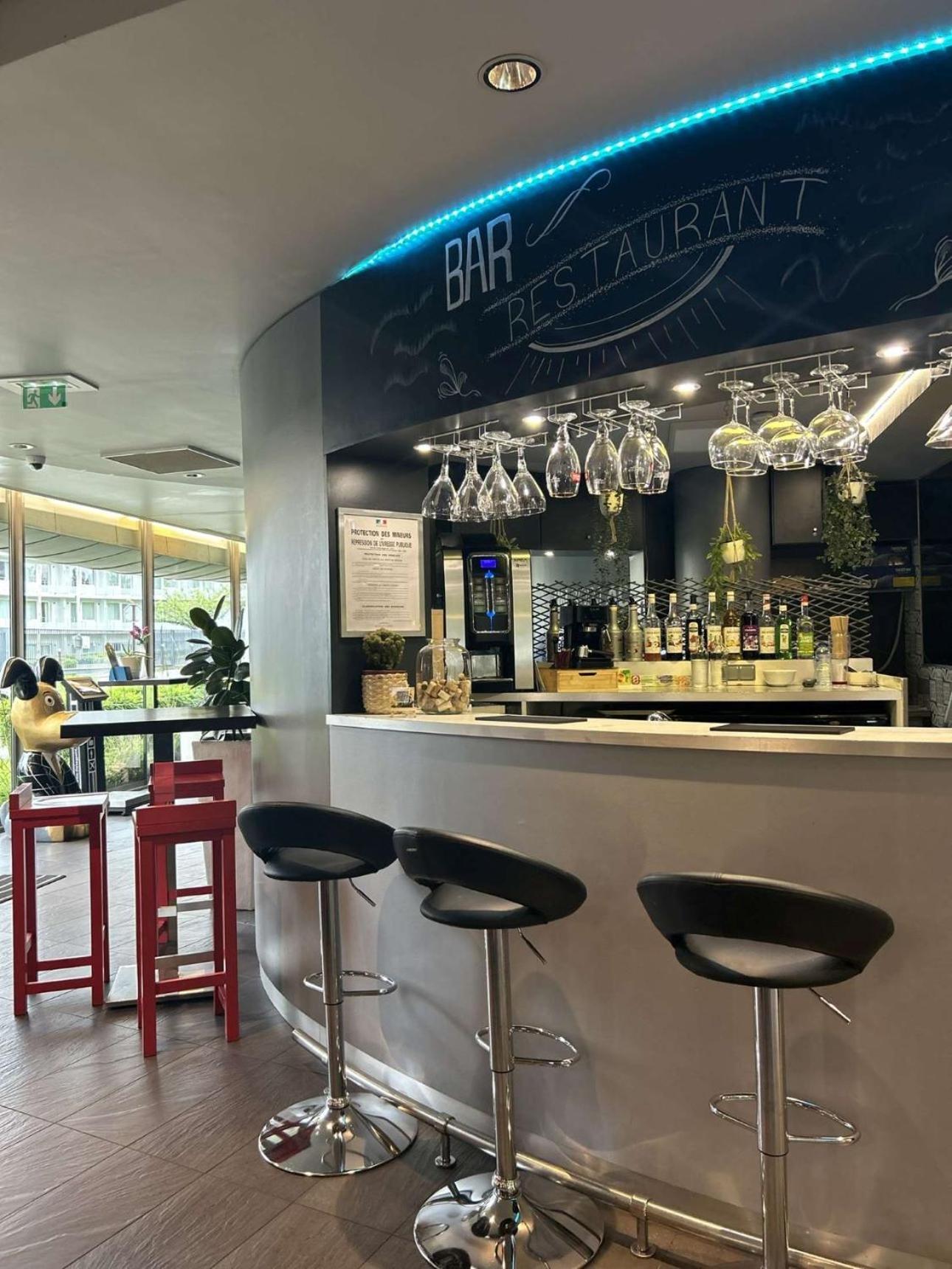 Standing Hotel Suites By Actisource Roissy-en-France Exterior foto