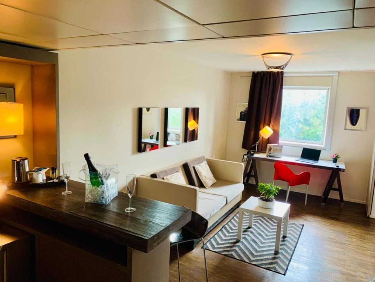 Standing Hotel Suites By Actisource Roissy-en-France Exterior foto