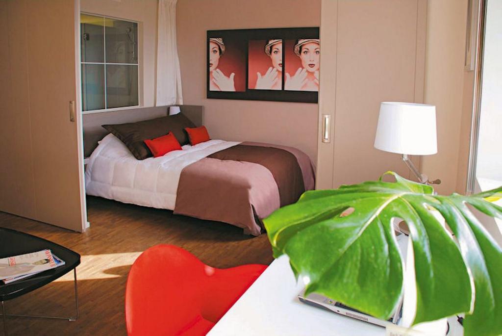 Standing Hotel Suites By Actisource Roissy-en-France Habitación foto