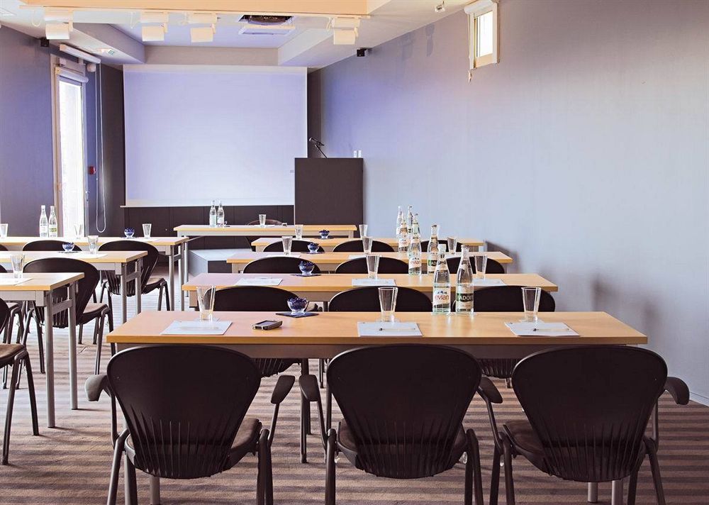 Standing Hotel Suites By Actisource Roissy-en-France Facilidades foto