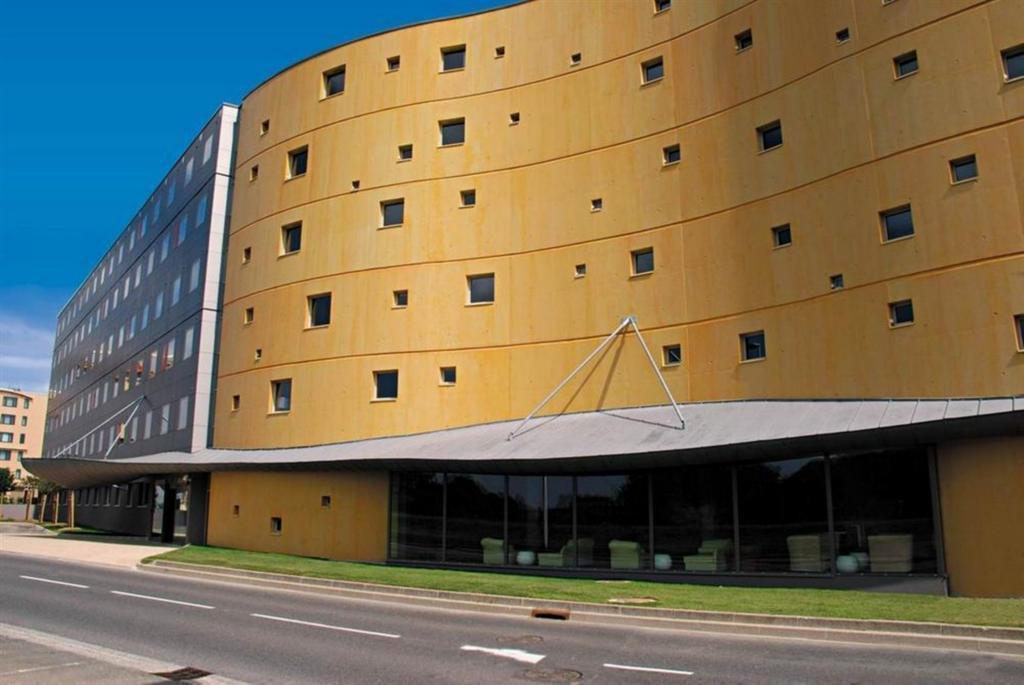 Standing Hotel Suites By Actisource Roissy-en-France Exterior foto